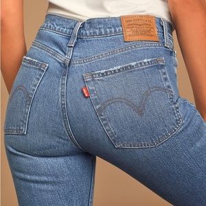 Levi’s Wedgie Skinny Light Wash Distressed
